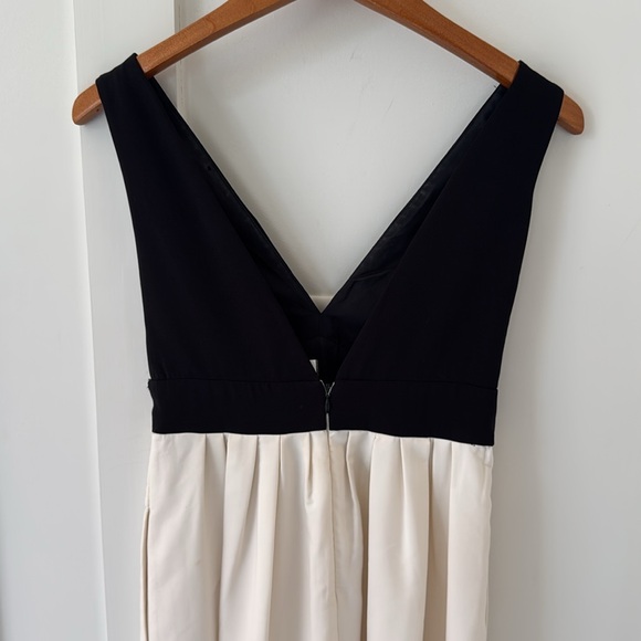 Jill Jill Stuart Gown w/Plunging Neckline Gown Size 0 - Picture 5 of 11